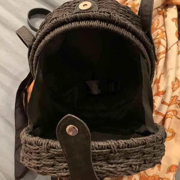 Topshop black woven rattan circle purse 👜 - Picture 3 of 3